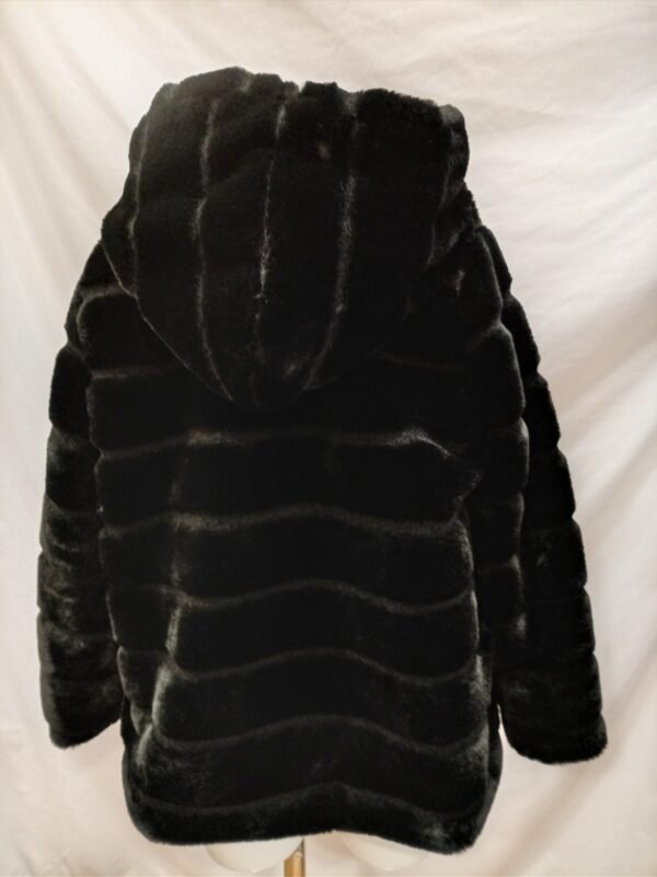 ac4dc0d3-53d5-4477-a915-7290afb127a2.jpg Abrigo pelo sintético negro Giorgia talla M/L elegante invierno