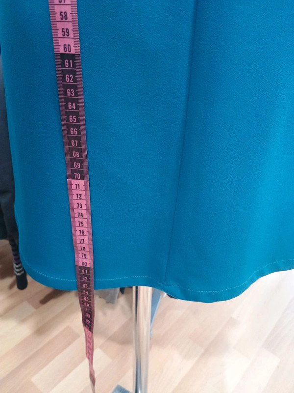 ac5e8e06-b9ca-45a8-b9ec-51150e70bf8a.jpeg Vestido verde petróleo Cerezas – talla L– elegante y cómodo