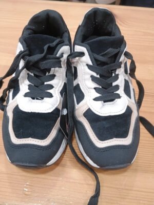 Zapatillas casual negras, beige y blancas – Talla 38