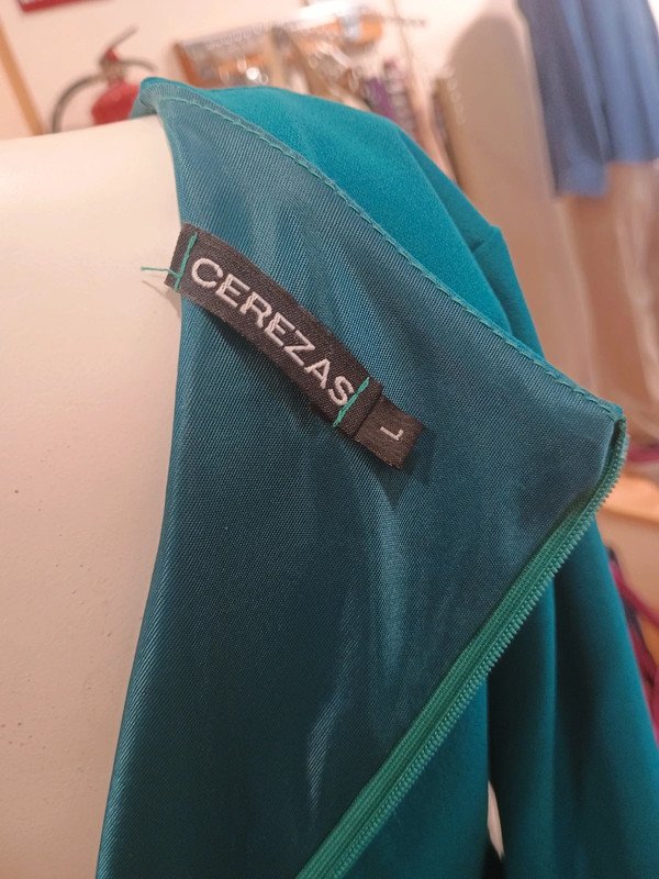 bc47b830-4a4d-4cb8-b3ba-56320ee35008.jpeg Vestido verde petróleo Cerezas – talla L– elegante y cómodo