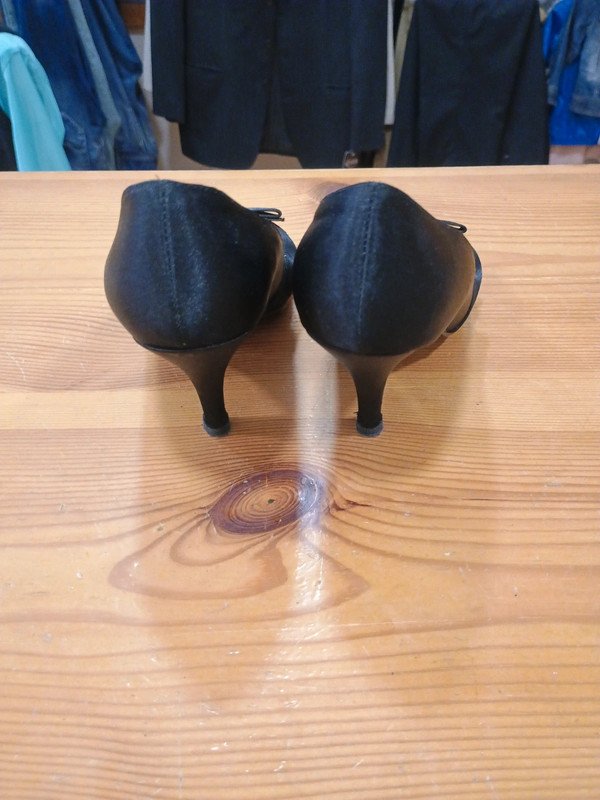 Tacones negros Alex Silva talla 36– elegantes con lazo