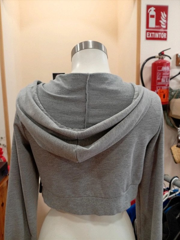 Sudadera corta con capucha gris y cremallera – Shein XS