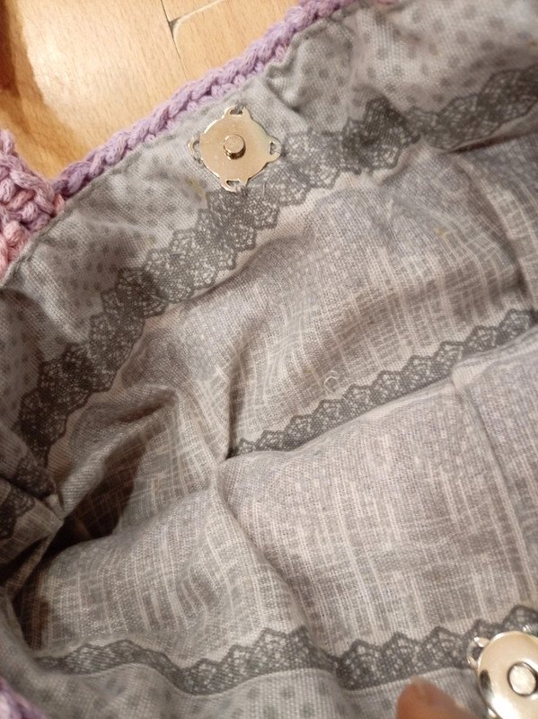 Bolso de crochet rosa hecho a mano