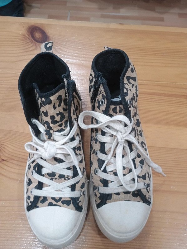 Botines deportivos leopardo Zara – talla 34