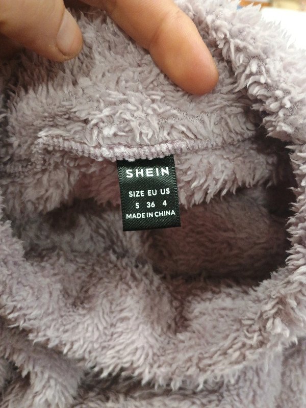 ceab82c0-d8ba-4d94-beb0-d7874509119f.jpeg Precioso Jersey corto peluche SHEIN lila empolvado – Talla S – Súper suave 💜