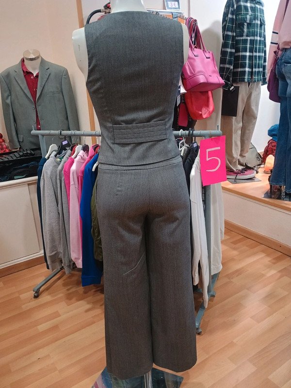 d0a834c2-8b09-467b-8771-0a88da069a7c.jpeg Traje tres piezas mujer Mango Suit 36
