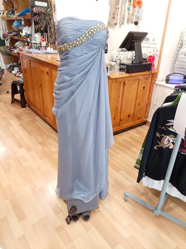 d28cdd36-04c9-42d7-9f4e-f9901489ec16.jpeg Conjunto vestido de fiesta Zeila Talla S + zapatos Almudena 38 look completo fiesta