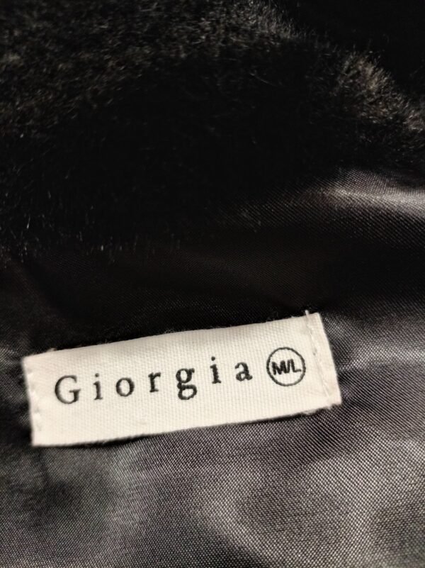e000ec4b-d861-492d-b422-8ed68092c6cd.jpg Abrigo pelo sintético negro Giorgia talla M/L elegante invierno