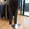 e9ab0c30-48df-4598-bfe5-3c2cee47519a.jpeg "Zara" "T38" vaqueros gris oscuro con roto y lateral snake – 5 euros