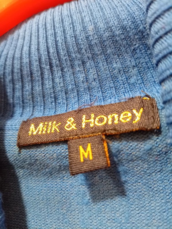 Jersey azul cuello alto Milk & Honey M
