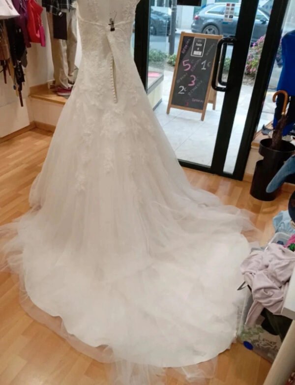ff888f5c-417a-4524-a237-ea2f5666e67f.jpeg Vestido de novia Almanovia talla 44