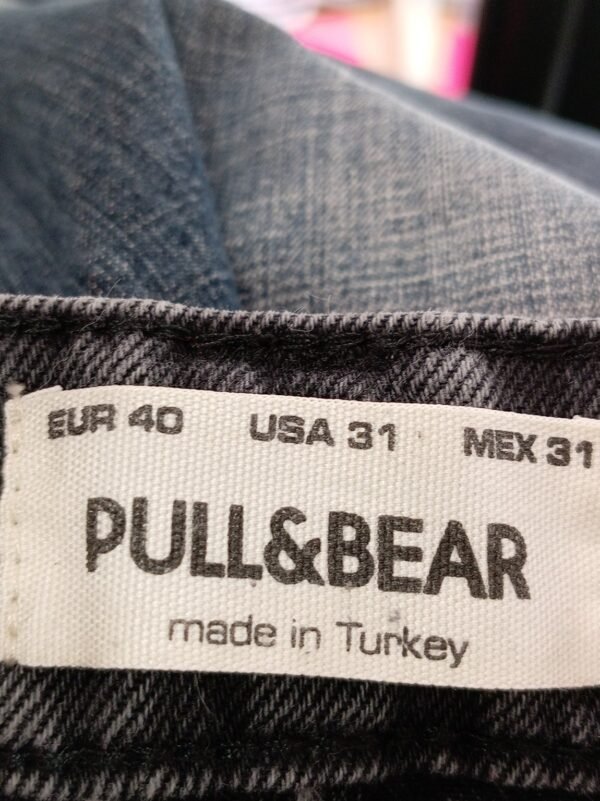 Jeans negros rotos – Talla 31 (USA) / 40 (EUR) – Pull&Bear