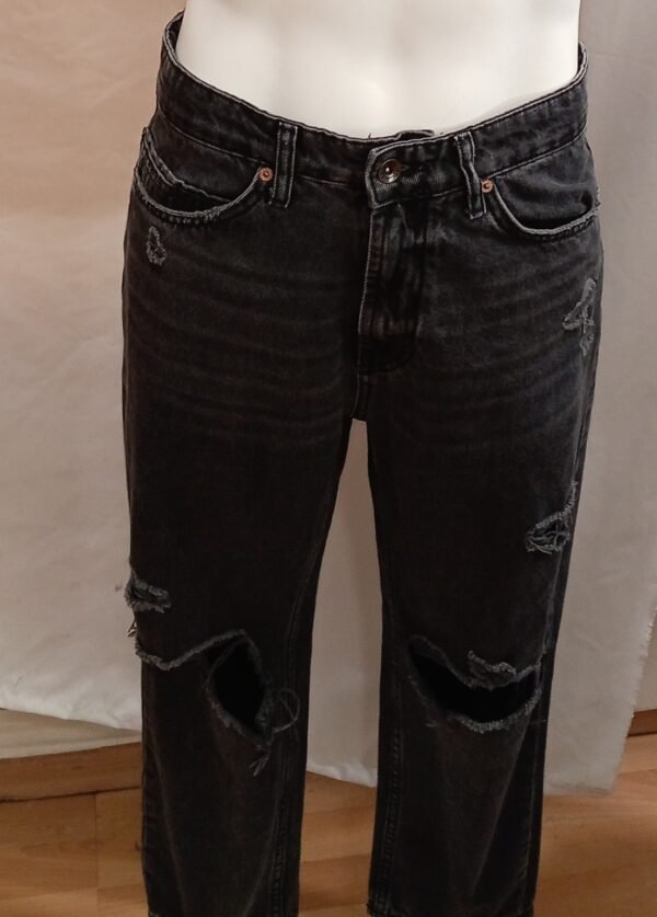 Jeans negros rotos – Talla 31 (USA) / 40 (EUR) – Pull&Bear