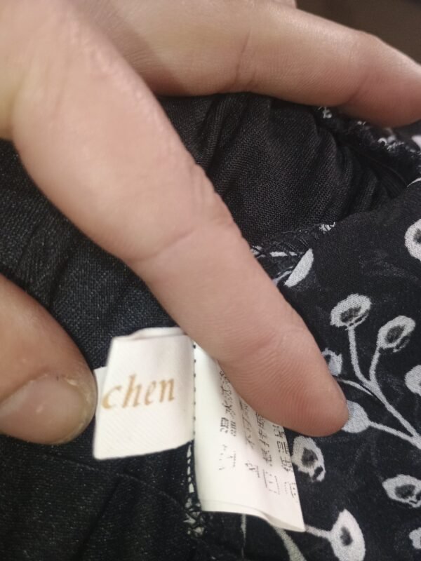 Vestido midi negro estampado floral blanco – talla L