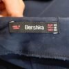 Short azul marino Bershka talla 42 – estilo elegante