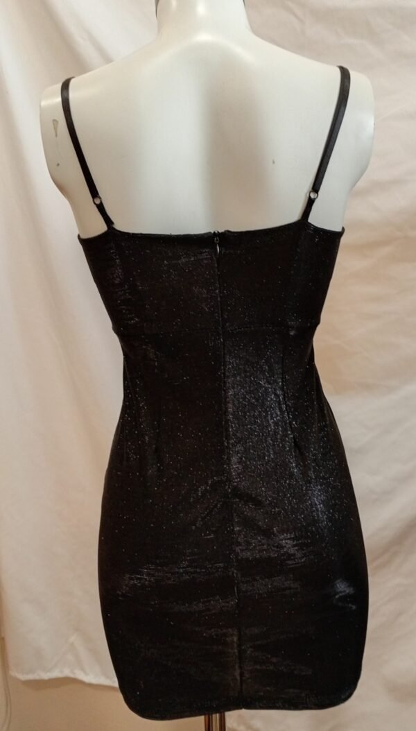 Vestido negro ajustado con brillo – efecto corset – fiesta