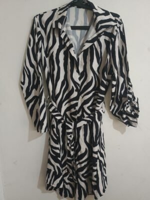 vestido camisero estampado cebra blanco negro con cinturón tejido ligero talla m/l buen estado