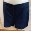 Short azul marino Bershka talla 42 – estilo elegante
