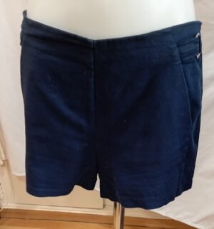 Short azul marino Bershka talla 42 – estilo elegante