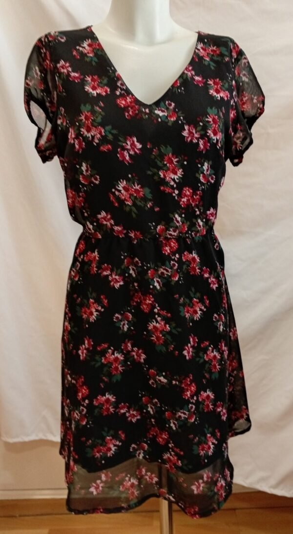 Vestido floral negro KIABI – talla 44 – fluido y favorecedor