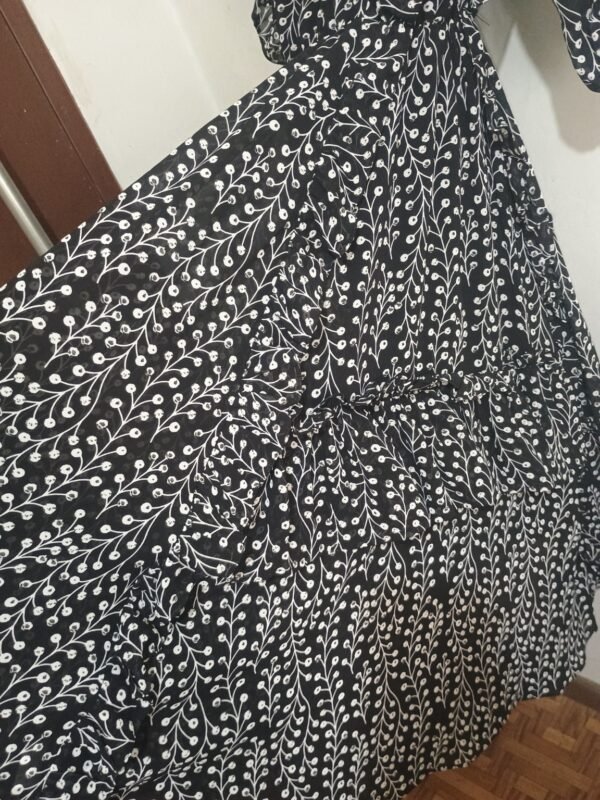 Vestido midi negro estampado floral blanco – talla L