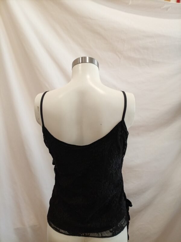 file_00000000c6c07243963ef5c70faa1f1d Top negro de encaje | Tirantes finos | Ajustable lateral | Talla 44