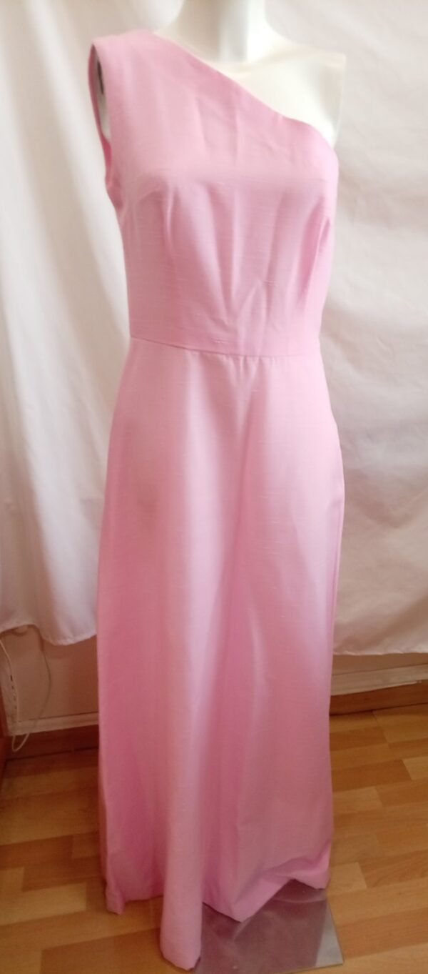 file_00000000c6c8720aacba39f169851cc0 Vestido largo rosa asimétrico hecho a mano – elegante y único