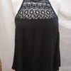 top negro con encaje cuello halter talla M