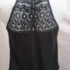 top negro con encaje cuello halter talla M