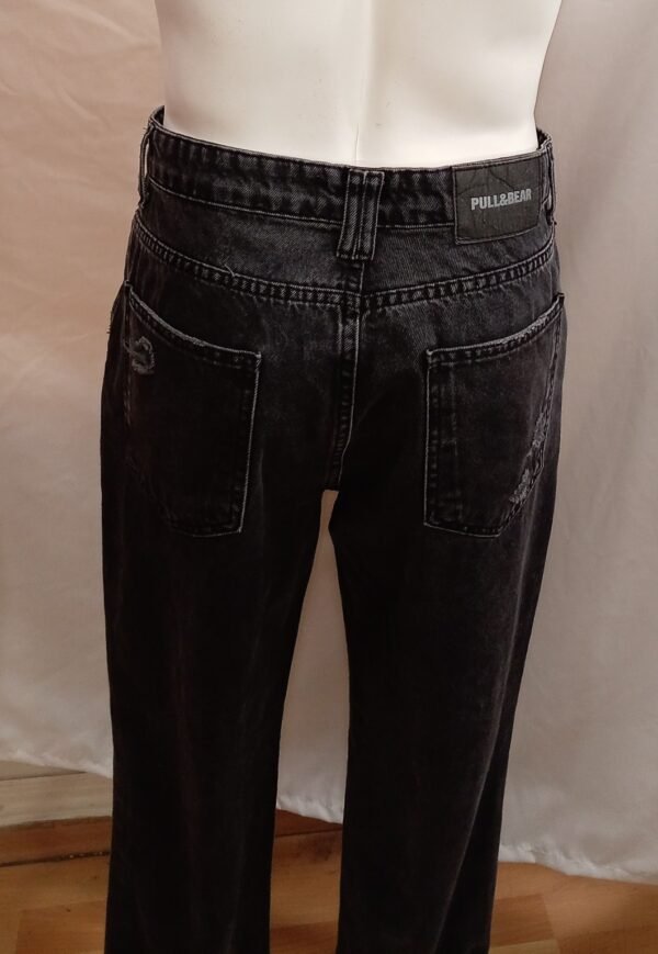 Jeans negros rotos – Talla 31 (USA) / 40 (EUR) – Pull&Bear
