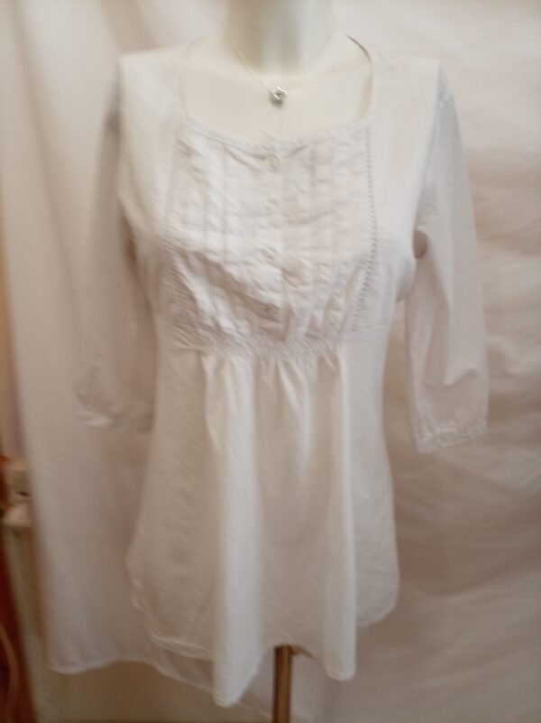Blusa blanca Mice Swan boho con bordados y mangas 3/4 – Talla L